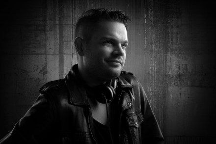 Chris Veron and his alter-ego ‘AXXX7en’ released a new peak time techno single, ‘Your House’.